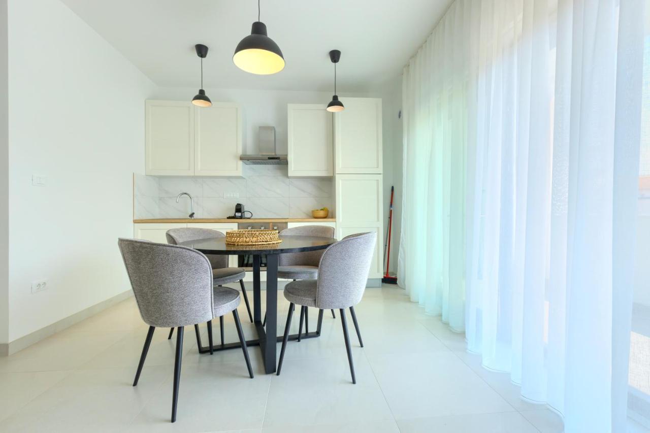 Apartments La Scogliera ロヴィニ エクステリア 写真
