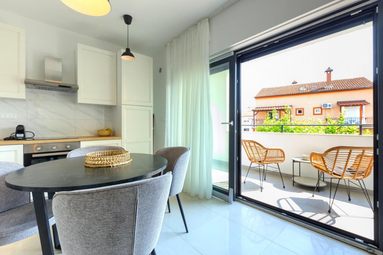 Apartments La Scogliera ロヴィニ エクステリア 写真