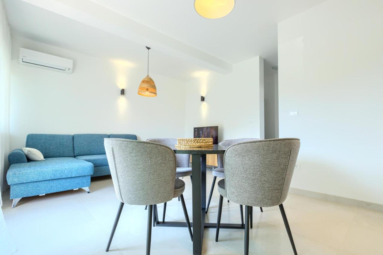 Apartments La Scogliera ロヴィニ エクステリア 写真