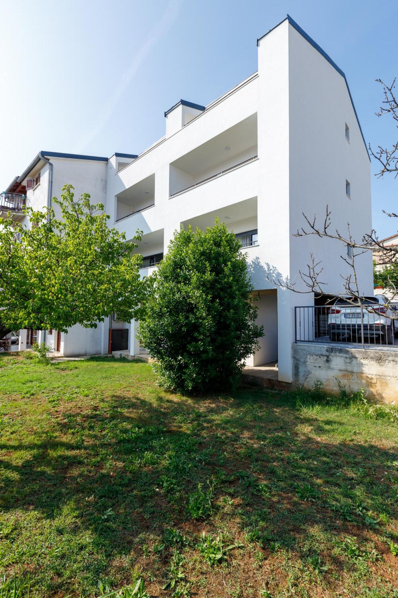 Apartments La Scogliera ロヴィニ エクステリア 写真