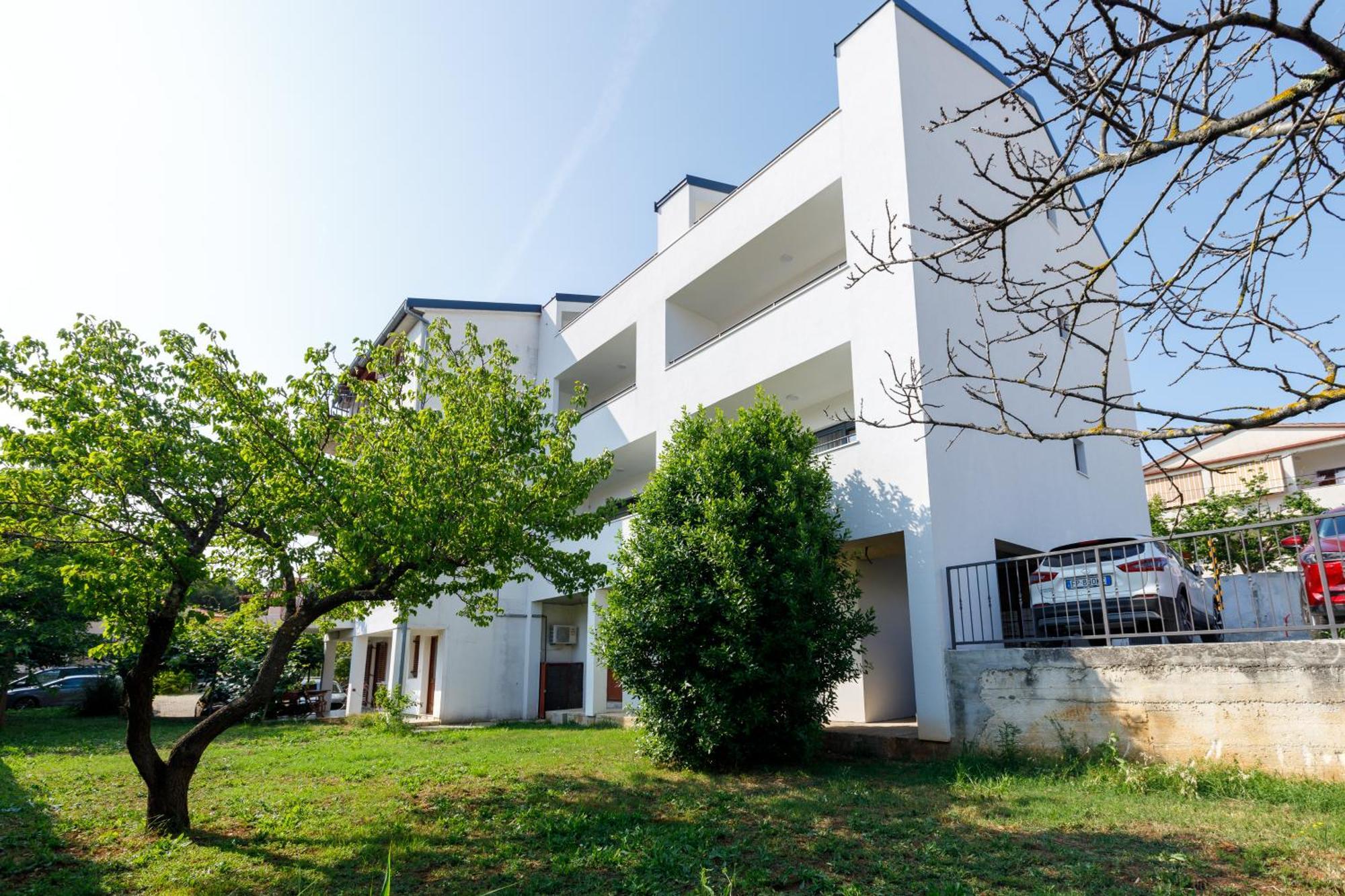 Apartments La Scogliera ロヴィニ エクステリア 写真